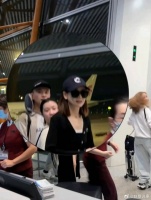 前不久，主持人沈梦辰在个人社交平台上发布了一则机场偶遇女明星……