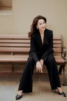 金牌经纪人霍汶希首次晒女儿正脸，富婆甘比还激动发文感叹