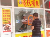 吴江有家爆鱼店，老板娘“不一般”！