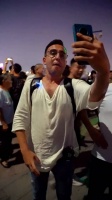 还真没把自己当外人哈哈哈