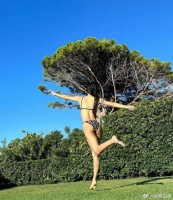 1997年，Lisa出生在泰国，身高167，体重45千克……