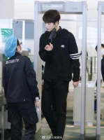 被张凌赫身高震撼的图，真的OMG了！