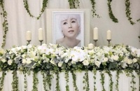 香港知名女星57岁冥寿，好友晒旧照悼念，因胰腺癌离世已11年