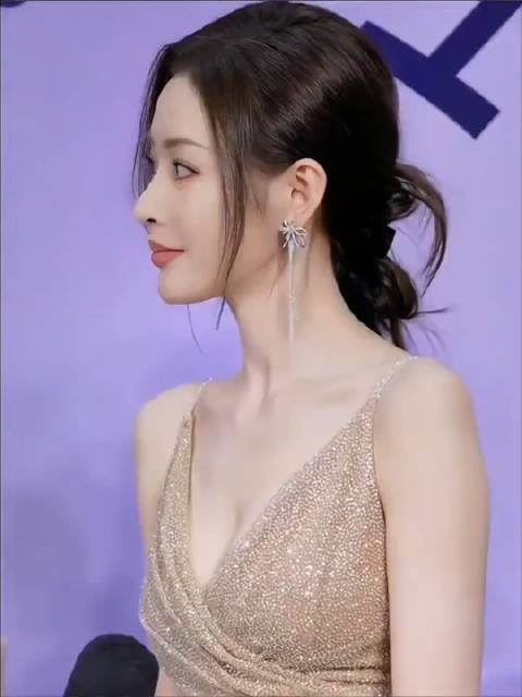 为啥她们都喜欢捂一下