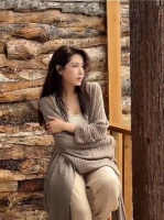 曾黎秋日氛围感随拍。 拿捏