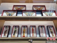 山东特色木制工艺品百花齐放 一雕一琢尽显匠人传承