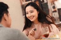 一个男人的人品好不好，一起吃顿饭，观察他的这4个细节就知道！