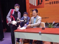 复旦大学教授严锋回忆父亲辛丰年说，“爱好音乐不分专业和业余”