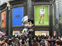 小区全副警戒，上海这栋楼火了！借阳台给人看周杰伦？这些后果当心你哭死