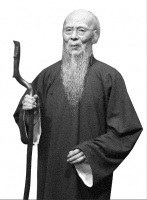 90岁齐白石拜访徐悲鸿故居，看到门旁几个大字后，顿时浑身颤抖，泪流满面