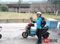 54岁外卖骑手获江苏省第八届紫金山文学奖诗歌奖