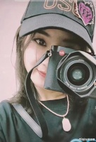 歌手张碧晨在社交媒体上晒出一张与演员赵丽颖的合照……