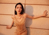 率性美丽自由随性，演绎精彩舞台，格外具有辨识度