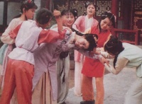 痴情优伶给宝玉留下深情悬念，抄检大观园后，与芳官一起被迫出家