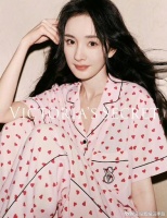 杨幂赵丽颖睡衣大片，谁更让你有购买欲？