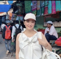 68岁林青霞素颜照曝光，略微发福皮肤松弛，戴155万钻石手镯抢镜