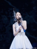 戚薇演唱会简直不要太美！