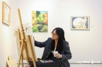 18岁女画家开个展“出花园”，作品多关注女性主义