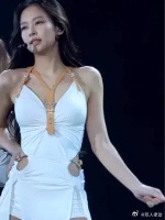 长久以来，总是回避外界那些纷繁无序的猜忌……