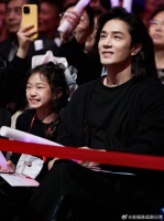 lucky长大了，反而更像爸爸了！以前的小戚薇，现在是小李承炫！