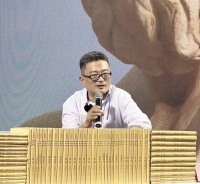 川大哲学教授凭一己之力翻译《柏拉图全集》 5年翻译20卷｜封面独家