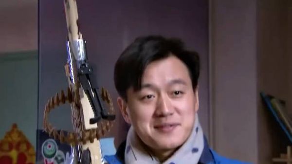 儿子突然带个萌娃回家,老妈一看实在太喜欢……