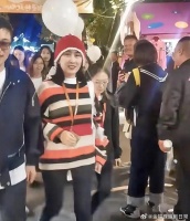 网友逛街偶遇马苏，真没认出来，马苏圆乎了不少！