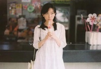 48岁陶红因病去世，9岁女儿一路跪拜祈福，与乐嘉婚姻仅维系三年