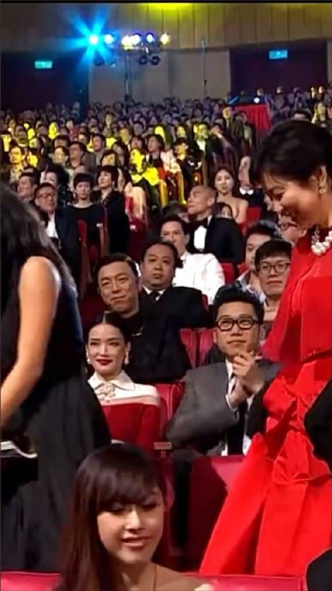 林青霞 成龙罕见同框,两人巅峰期是毫无疑问的影坛一哥一姐!