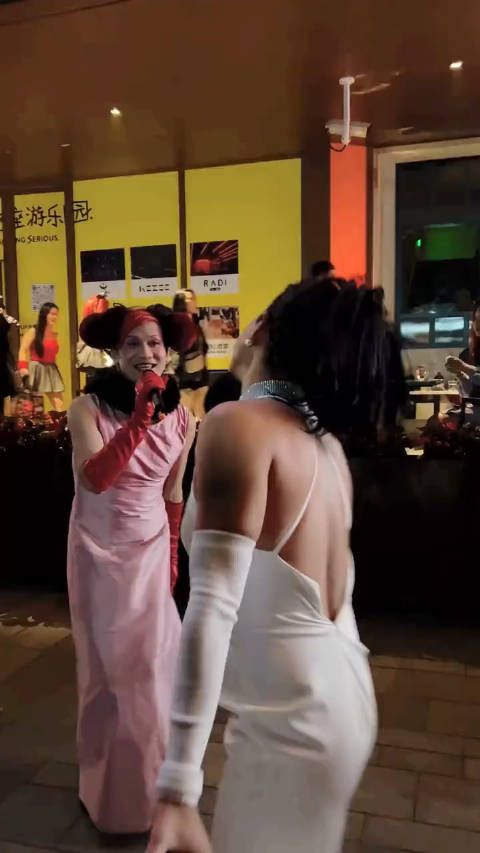 谁懂啊!王菲和那英也出来整活了,二人重组 相约九八