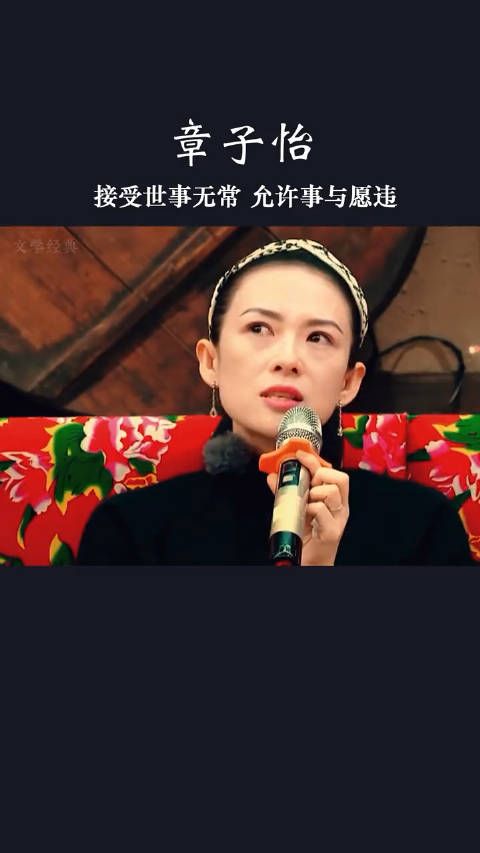 从她眼睛里看到了沧桑，眼睛显老了