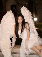 惊艳！小S二女儿万圣节化身天使，仙气爆棚颜值胜过妈妈