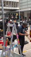 63岁刘德华，43岁谢霆锋出席新片开机活动，两位都是天王巨星……
