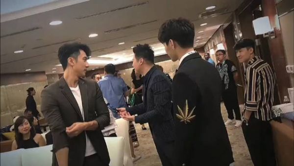 吴尊、吴楚一早期同框视频被扒，网友都夸吴楚一颜值不输吴尊