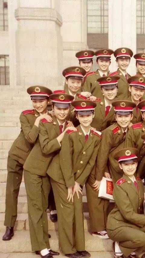 1970年这些年轻又可爱的女兵.可能是文艺兵