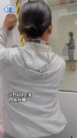 “什么垃圾国家”一女子地铁上不停辱国……
