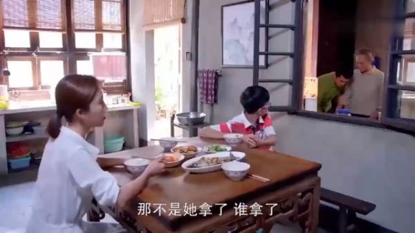 妈妈和奶奶吵架,下一秒十岁儿子出面,一句话竟让妈妈闭嘴!