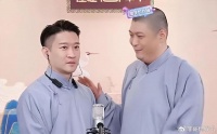 新任曲协主席冯巩现身曹云金徒弟剧场，网友：德云社又被边缘化了
