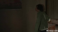 德华趴门口偷听，不料哥嫂正造娃，下秒反应太搞笑