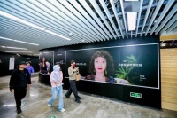 海信电视的户外广告，抓住了生活中的感动