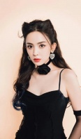 成龙bao养娜扎？孙怡滕光正复合？刘亦菲照骗？陈伟霆接班人？