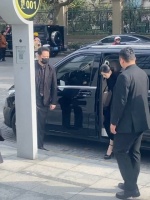 刘诗诗下车的另一视角，明星跟普通人真的完全不一样