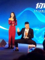 来看看70岁吕良伟扎的马步