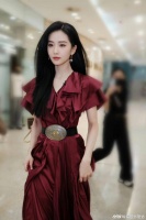 好精致的脸 好完美的身材一姐腰好细哇