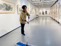 微光：低头打工，抬头创作，她用画笔描摹多彩人生