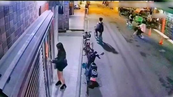 夜晚的男人与女人,监控下的一幕