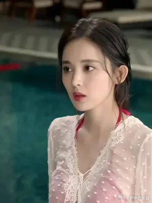 普通的泳衣都能美成这样