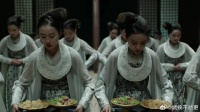 范闲宴会只顾吃喝，皇上却看不惯他，竟当场帮他拉仇恨