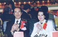 她出身平凡，因跳了一支舞，人生轨迹彻底被改变，如今身价400亿