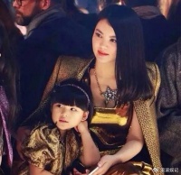 李湘的富养女儿，王菲的富养女儿，谁更胜一筹呢